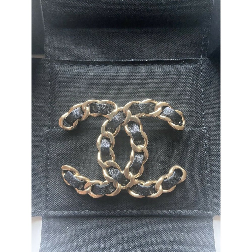 CHANEL CC Brooch Light Gold Pin Black Leat…